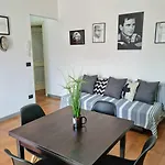 Home of Fame - bilo50mq, self check-in, pulizia professionale, ingresso indipendente, parcheggio gratuito