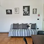Home of Fame - bilo50mq, self check-in, pulizia professionale, ingresso indipendente, parcheggio gratuito